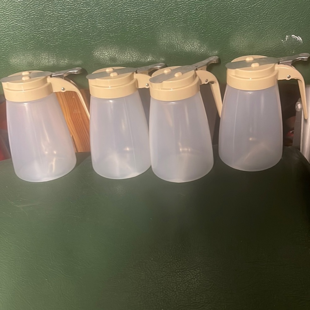 VTG NOS TABLECRAFT SYRUP / CREAMER DISPENSER LOT OF ( 4 )
